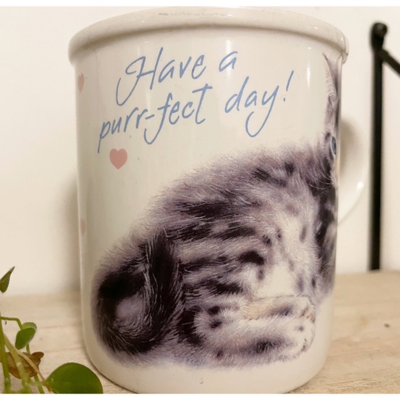 Have a Purr-fect day cat stoneware vintage mug by Carlton Cards - Picture 2 of 8